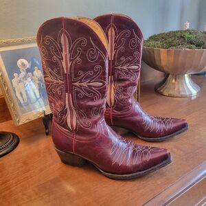 Red Leather cowboy boots, Cavenders